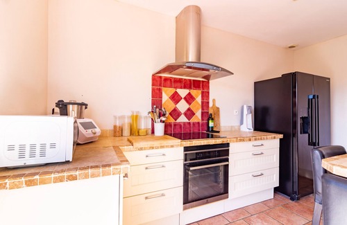Mondonville Ski Chalet | La Tendresse - Family Home with Private Pool & Breakfast