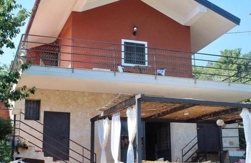 Piedimonte Etneo Villa | Discover La terra dei ciliegi: Oceanfront & Pet Friendly Stay