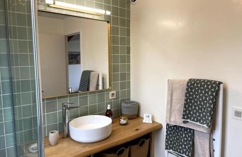 Port-en-Bessin-Huppain Apartment | Unforgettable Stays at La Terrasse du Golf with Ocean Views