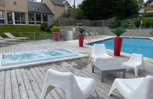 Port-en-Bessin-Huppain Apartment | Unforgettable Stays at La Terrasse du Golf with Ocean Views
