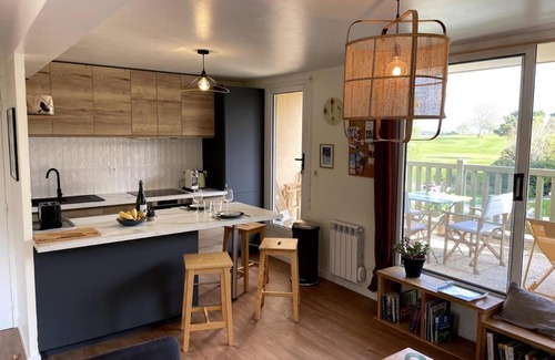 Port-en-Bessin-Huppain Apartment | Unforgettable Stays at La Terrasse du Golf with Ocean Views