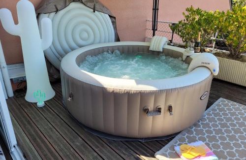 Donville-les-Bains Apartment | Relax at La Terrasse: Hot Tub & Sea View Near the Beach