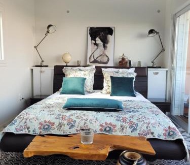 Donville-les-Bains Apartment | Relax at La Terrasse: Hot Tub & Sea View Near the Beach