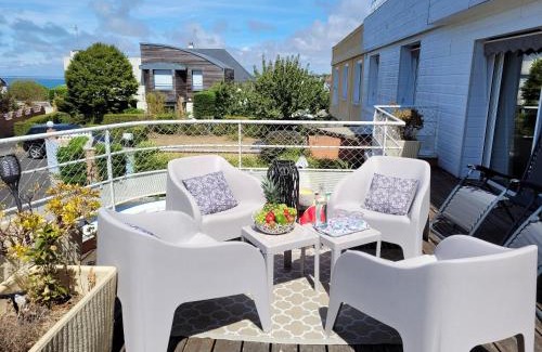 Donville-les-Bains Apartment | Relax at La Terrasse: Hot Tub & Sea View Near the Beach