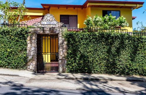 San Roque Bed & Breakfast | Pet-Friendly La Terraza Guest House B&B with Breakfast