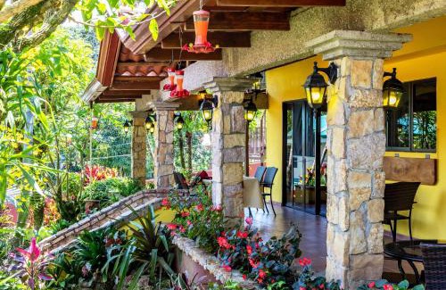 San Roque Bed & Breakfast | Pet-Friendly La Terraza Guest House B&B with Breakfast
