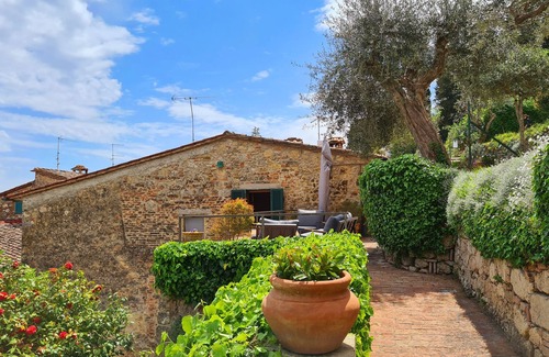 Cetona House | Cozy La Terrazza in Cetona: Garden Retreat with Spa