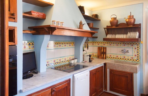 Portoferraio Old Town Apartment | Cozy LA TERRAZZA DI NAPOLEONE: Breakfast & Family-Friendly