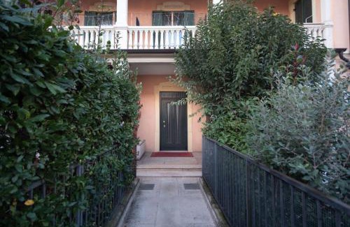 Sud-Ovest Apartment | Enchanting La Terrazza su Verona with Breakfast Included