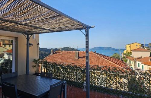 Pitelli Apartment | La Terrazza sul Golfo dei Poeti: Family-Friendly Getaway