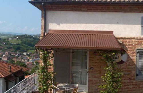 Montegrosso dʼAsti Apartment | Idyllic La Terrazza sul Monferrato with Hot Tub & Dining