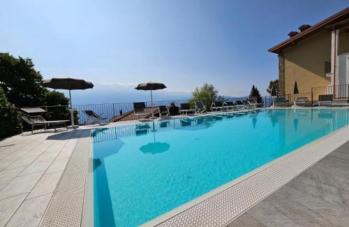 Aer Apartment | Discover La Terrazza sul Lago: 4-Star Getaway with Pool