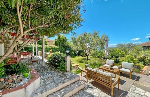 Grasse Bed & Breakfast | Experience La Thébaïde: Guest Rated 9.6 with Dining & Kitchen