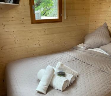 Mouries Apartment | La Tiny House des Oliviers et son jacuzzi