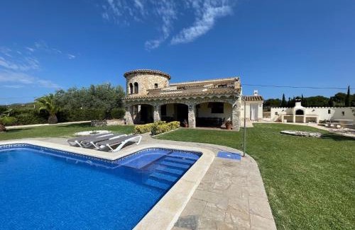 L'Ampolla House | Discover La Torre: Pet-Friendly Retreat with Pool & High Rating
