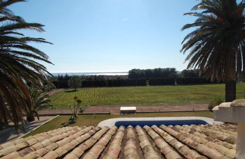 L'Ampolla House | Discover La Torre: Pet-Friendly Retreat with Pool & High Rating