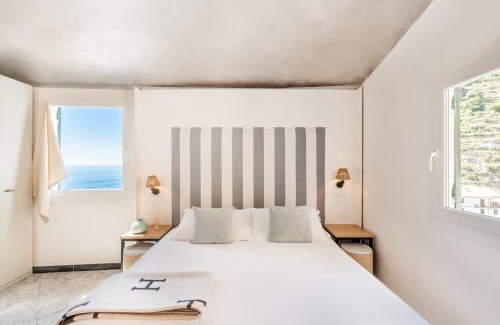 Manarola House | Oceanfront Getaway at La Torretta Lodge - Rated 9/10