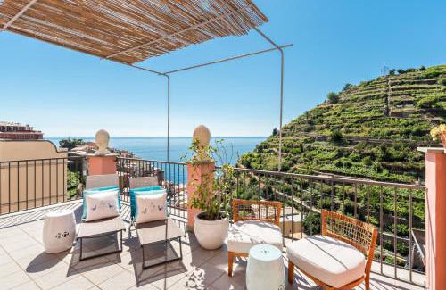 Manarola House | Oceanfront Getaway at La Torretta Lodge - Rated 9/10