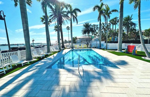 Pass-a-Grille Historic District Apartment | Top-Rated La Tortuga: Family-Friendly St Pete Beach Retreat
