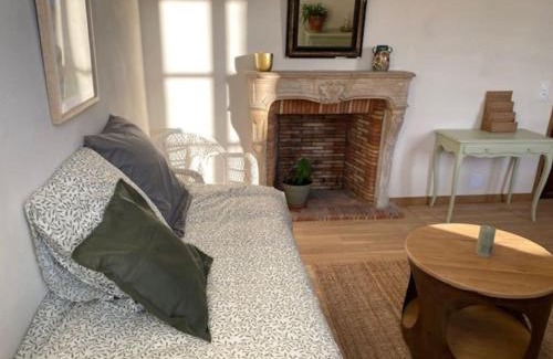 Semur-en-Auxois Apartment | Discover La Tour: High-Quality Stay with 8.5/10 Rating