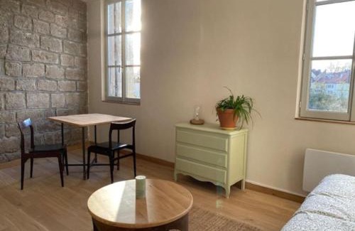 Semur-en-Auxois Apartment | Discover La Tour: High-Quality Stay with 8.5/10 Rating