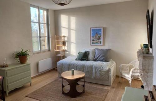 Semur-en-Auxois Apartment | Discover La Tour: High-Quality Stay with 8.5/10 Rating