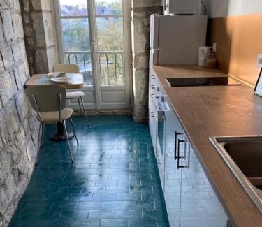 Semur-en-Auxois Apartment | Discover La Tour: High-Quality Stay with 8.5/10 Rating