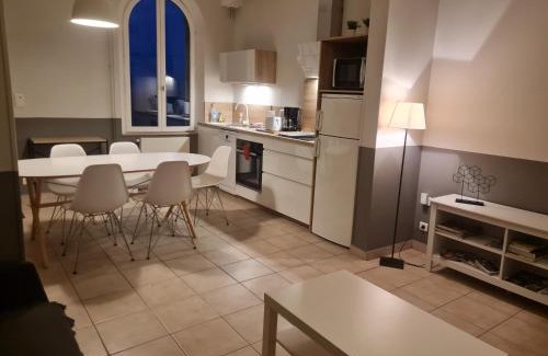 Septmonts House | Cozy La Tour L'évêque Gite: Family-Friendly Stay Near Soissons