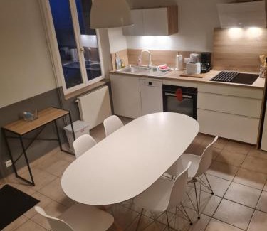 Septmonts House | Cozy La Tour L'évêque Gite: Family-Friendly Stay Near Soissons