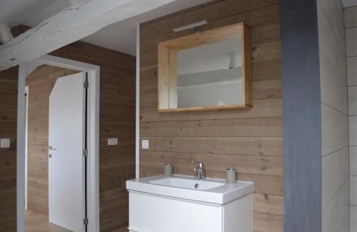 Han-sur-Lesse House | Discover La Tourelle d’Achille Leontine: Family-Friendly Stay
