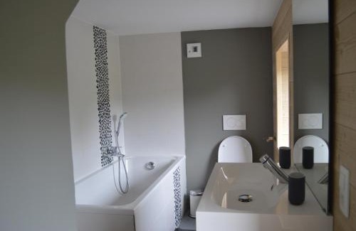 Han-sur-Lesse House | Discover La Tourelle d’Achille Leontine: Family-Friendly Stay