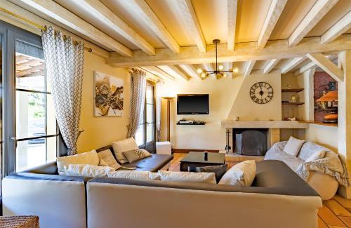 Sarlat-la-Caneda House | Discover La Trappe: Family-Friendly Hotel with Pool Access