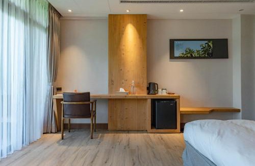 Donghe House | Top-Rated La Tree Resort with On-Site Restaurant
