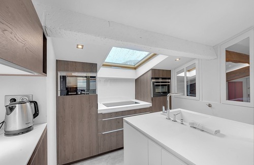Saint - Michel Apartment | Cozy La Tropézienne Apartment with Terrace & Spa Amenities