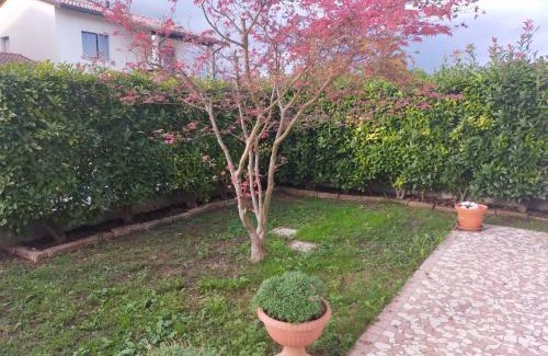 Fontanafredda House | Beautiful Garden Retreat: Guest Rated 9.4 with Hot Tub