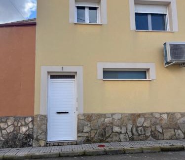 Santa Eulalia del Campo House | Discover La Vía: Family-Friendly Retreat with 9.9/10 Rating