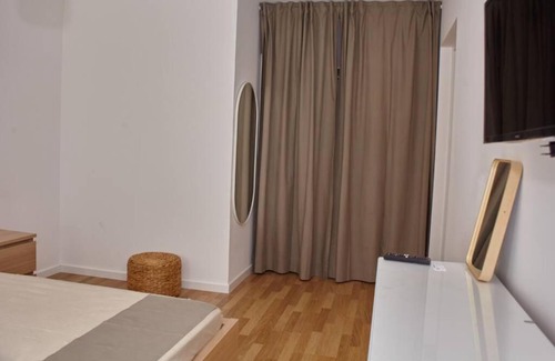 Amiens Apartment | Enchanting La vallée des Hortillonages - Child Friendly Retreat