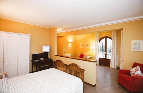Bergamo Hotel | Guest Rated 9.8! Family-Friendly La Valletta Relais