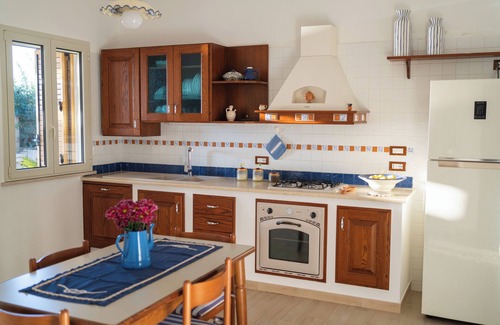 Corsano Apartment | Pet-Friendly La Varchiceddra: Ocean View & Breakfast Awaits