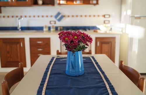 Corsano Apartment | Pet-Friendly La Varchiceddra: Ocean View & Breakfast Awaits