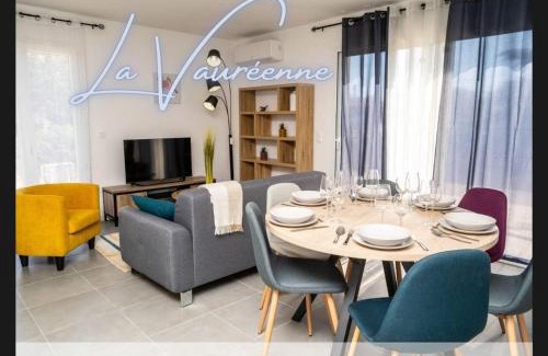 Lavaur House | La Vauréenne - Cozy Oceanfront Retreat with Parking Access