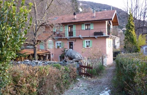 Cannero Riviera House | Discover Family-Friendly Comfort at La Vecchia Casa Rosa