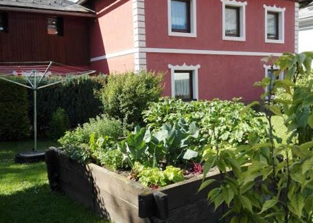 Pusterwald House | Cozy Retreat at La vecchia Mesnerhaus with Hot Tub & Breakfast