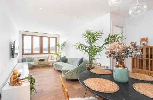 Luanco Apartment | Experience Coastal Bliss at La Ventana del Cantábrico