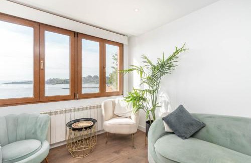 Luanco Apartment | Experience Coastal Bliss at La Ventana del Cantábrico