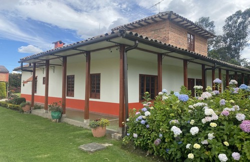 Zipaquira House | Perfect Family Retreat: La Verbena Colonial Getaway