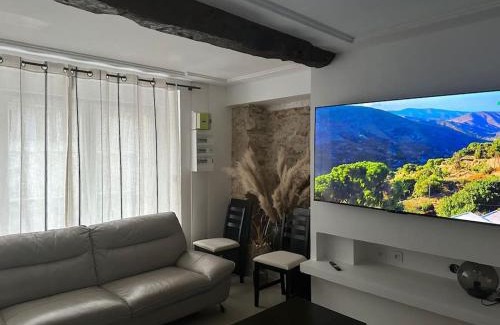 Cesny-Bois-Halbout House | Family-Friendly Retreat at La Verdière - Rated 9/10