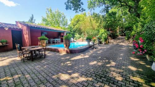 Robion House | La Verrière des Songes