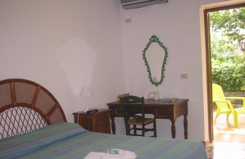 Arenella Bed & Breakfast | Top-Rated La Via Del Mare with Breakfast and Family-Friendly Perks