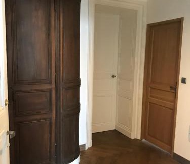 Meslay-du-Maine Apartment | Elegant Stays at La vie de château - Child Friendly Retreat